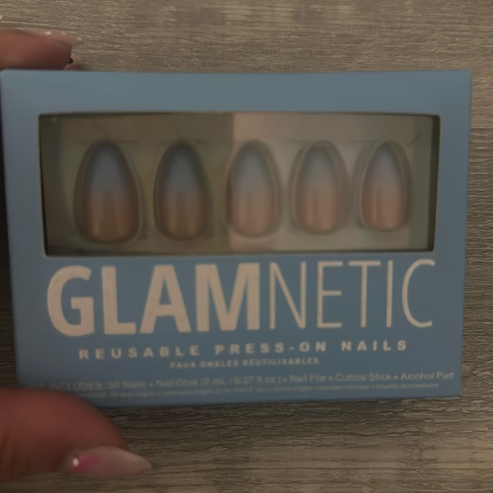 Glamnetic frosted nails